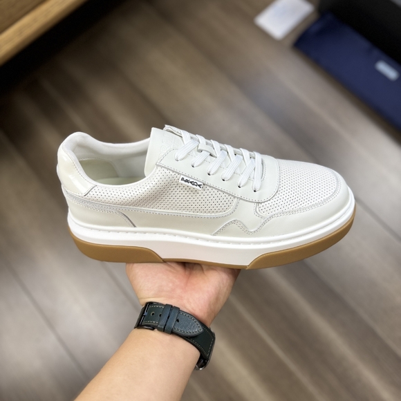 Prada men's white sneakers - Picture 3 of 7